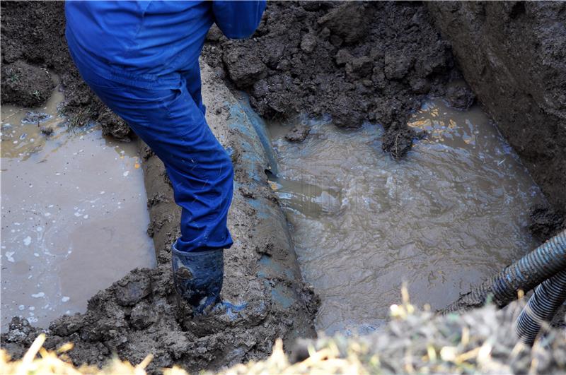 Počeli radovi na poboljšanju vodnokomunalne infrastrukture u Vinkovcima, Otoku, Ivankovu i Cerni