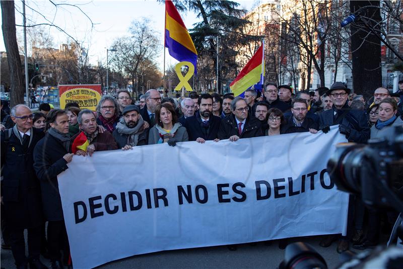 Prosvjednici u Barceloni blokiraju ceste zbog suđenja u Madridu