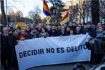 Prosvjednici u Barceloni blokiraju ceste zbog suđenja u Madridu