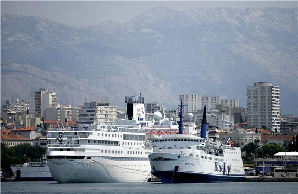 Putnici će iz Resnika i katamaranom u Split