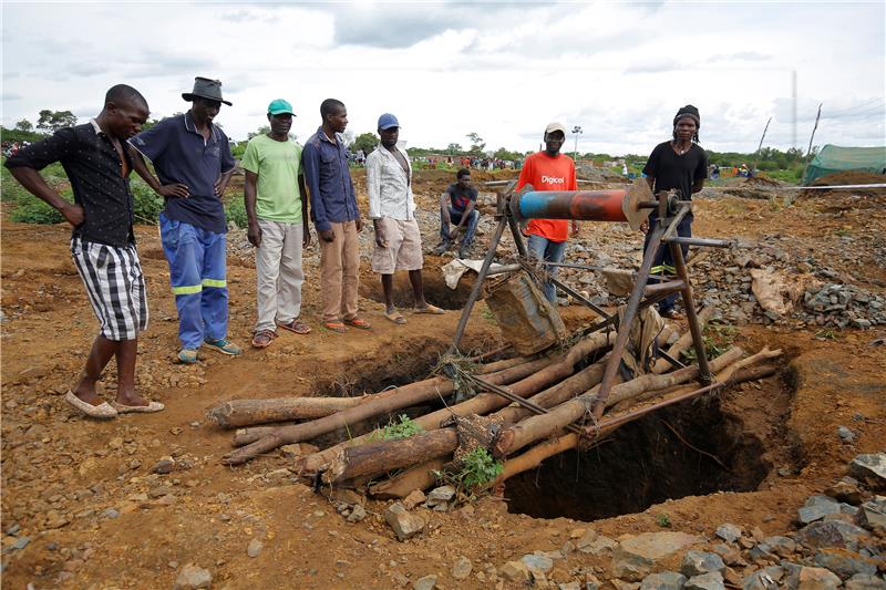 Strahuje se da je između 60 i 70 rudara smrtno stradalo u poplavljenim rudnicima u Zimbabveu