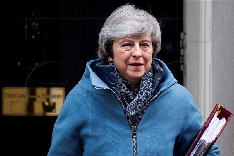 May od svojih konzervativaca traži podršku za brexit