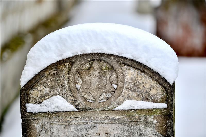 Oskrnavljeno židovsko groblje na istoku Francuske