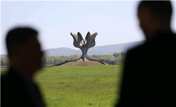 Zagreb mayor, Israeli ambassador pay tribute to Jasenovac death camp victims 