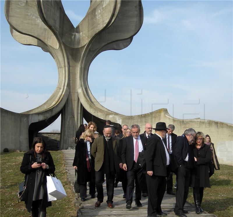 Bandić posjetio Jasenovac