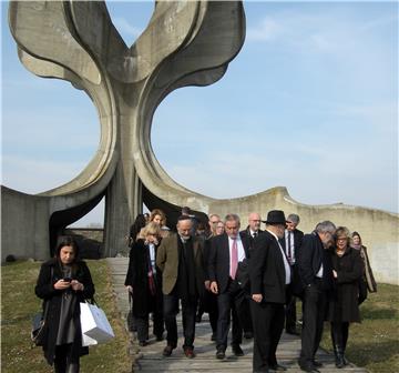 Bandić posjetio Jasenovac