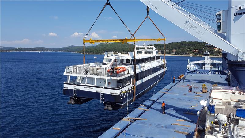 Šibenik: otočani prosvjedom traže ukidanje koncesije Catamaran lineu za liniju Šibenik- Kaprije- Žirje 