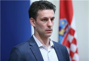 Petrov: Vlada ne želi unaprijediti demokraciju i bori se za goli opstanak na vlasti