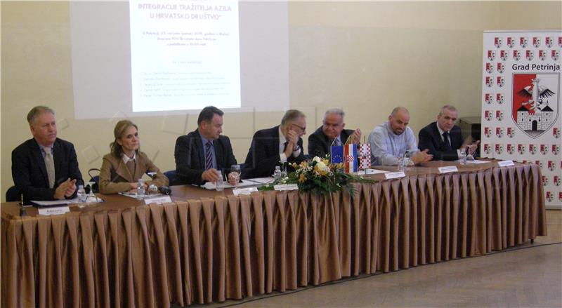 Discussion on centre for asylum seekers in Petrinja ends inconclusively