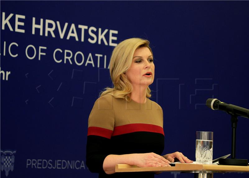 Grabar-Kitarović: Treba razlikovati kompromitirani ustaški pozdrav od pokliča branitelja u Domovinskom ratu