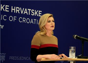 Grabar-Kitarović: Treba razlikovati kompromitirani ustaški pozdrav od pokliča branitelja u Domovinskom ratu