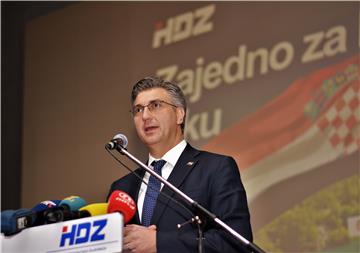 Plenković nazočio predstavljanju kandidata koalicije HDZ-HSU-HSP AS-HSS-HBS za Županijsku skupštinu Ličko-senjske županije