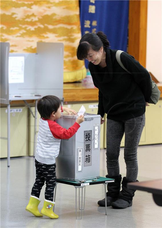 Okinawa održala referendum o preseljenju američke vojne baze  