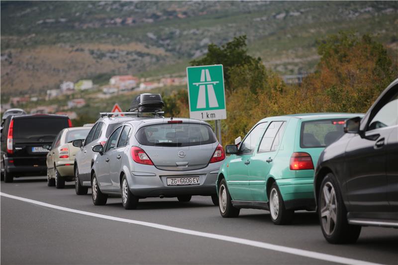 Nakon gašenja požara normaliziran promet na A1 kroz Liku 