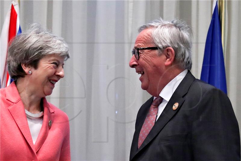 EU: May i Juncker postižu "dobar napredak" u naporima za prekid zastoja oko brexita