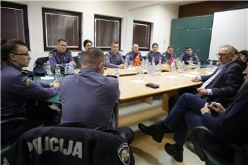 Božinović obišao hrvatske policajce na granici Sjeverne Makedonije i Grčke