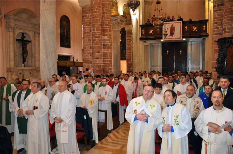 Nesvakidašnji događaj u katedrali Svetog Tripuna u Kotoru: Na misi 270 svećenika