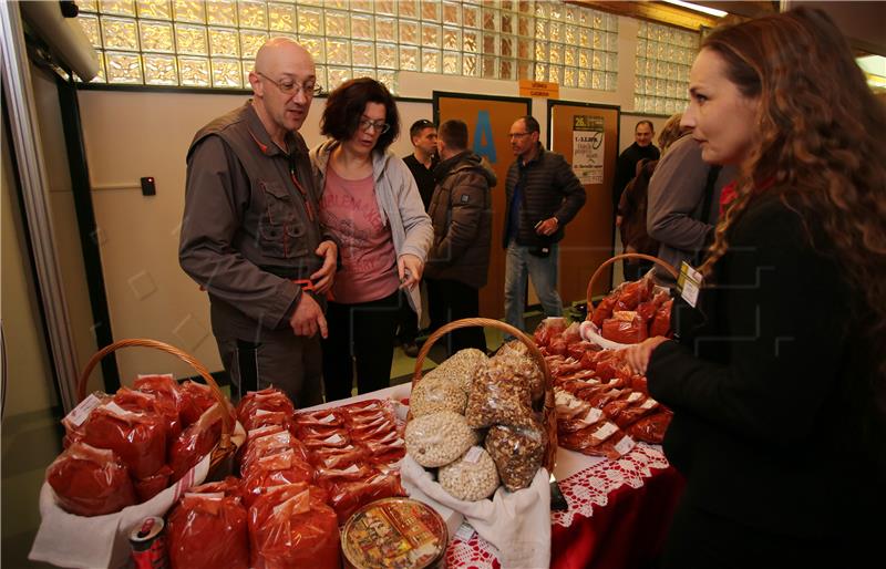 Grabar Kitarović otvorila 26. Osječki proljetni sajam i 20. Obrtnički sajam u Osijeku