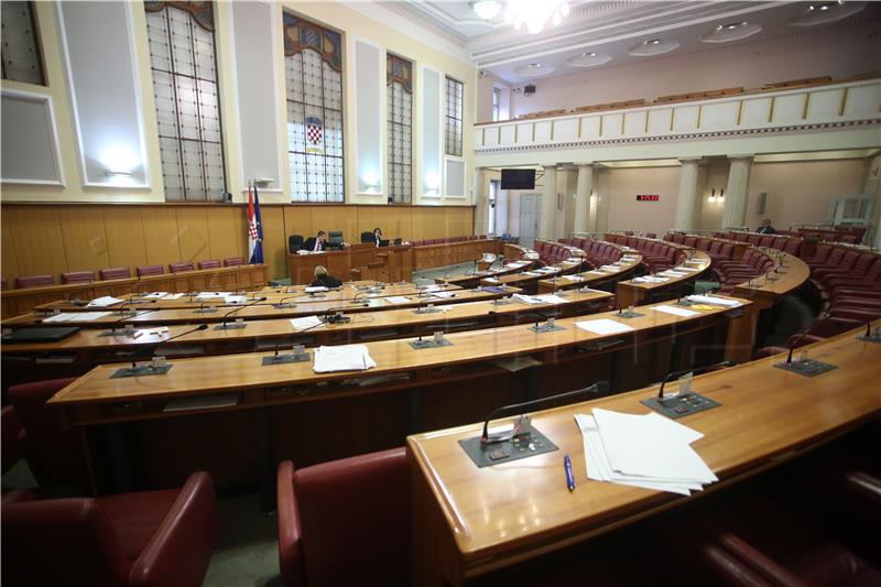 Two largest parliamentary parties end 2018 in the black