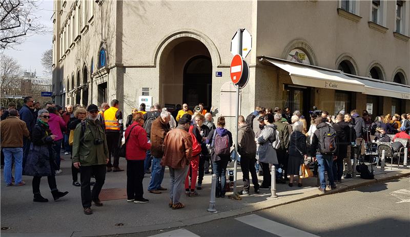 Journalists start anti-censorship march in Zagreb