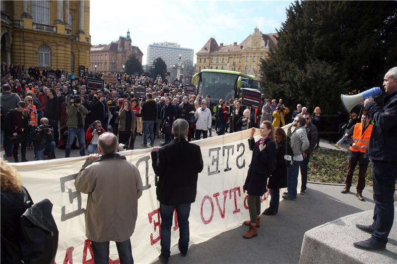 Prosvjed "Oteli ste medije, novinarstvo ne damo!"