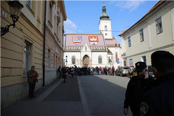 Prosvjed "Oteli ste medije, novinarstvo ne damo!" ispred Vlade RH