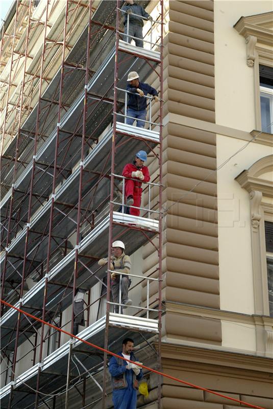 Radnici na obnovi stare Pošte na Korzu