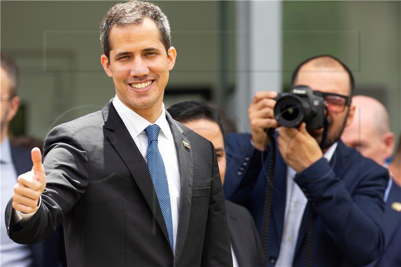 Guaido najavio povratak u ponedjeljak i pozvao na prosvjede