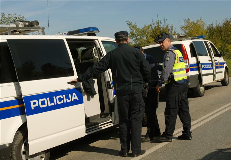 Na  A4 kombi naletio na teretnjak - jedna osoba ozlijeđena