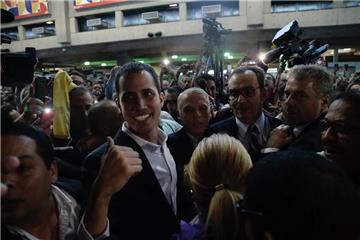 Guaido dočekan u Venezueli kao rock zvijezda