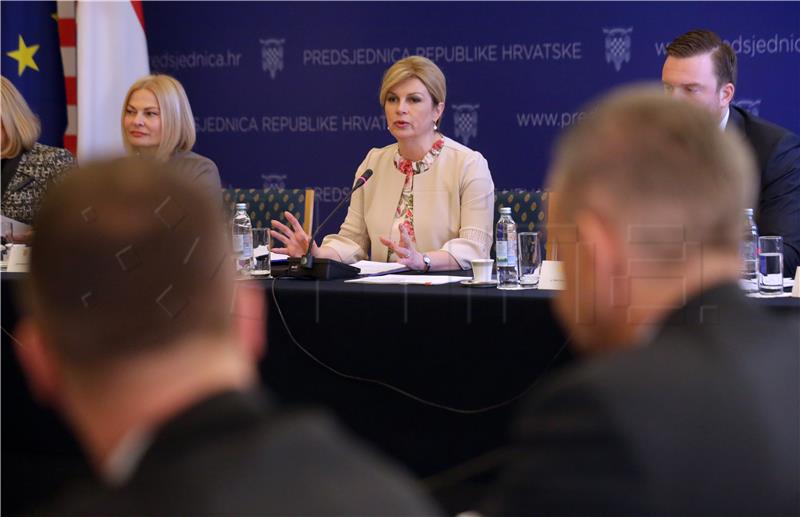 Grabar-Kitarović osniva radnu skupinu za fiskalnu decentralizaciju i regionalni razvoj