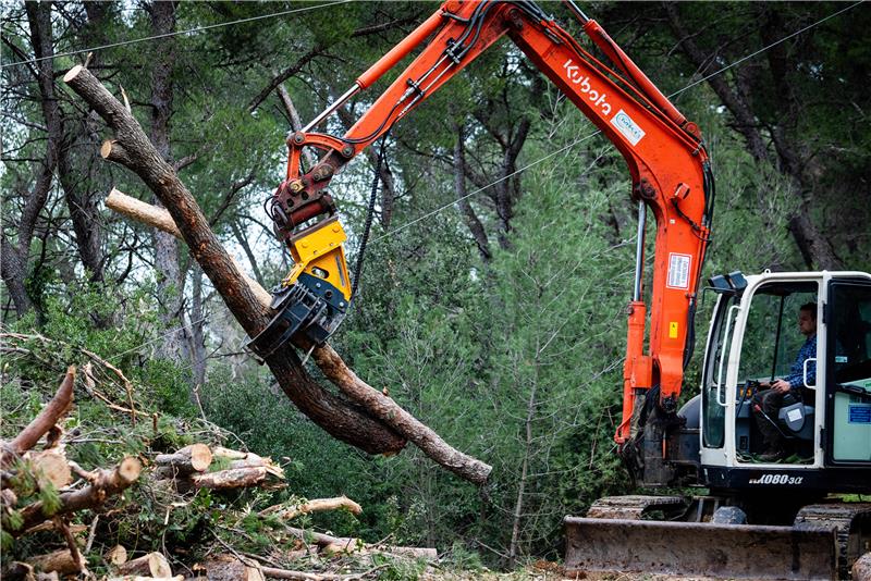 Krstičević i Opara obišli pripadnike Hrvatske vojske na Marjanu