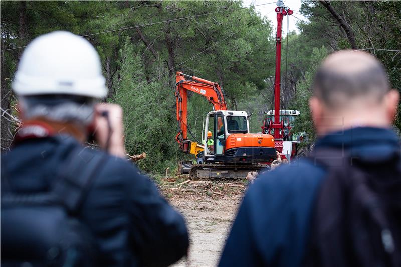 Krstičević i Opara obišli pripadnike Hrvatske vojske na Marjanu