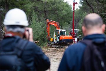 Krstičević i Opara obišli pripadnike Hrvatske vojske na Marjanu