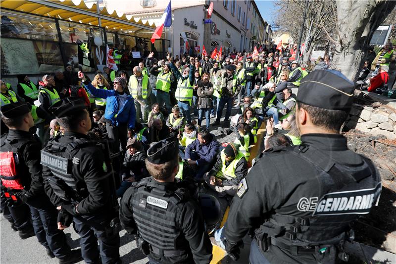 FRANCE MACRON YELLOW VESTS