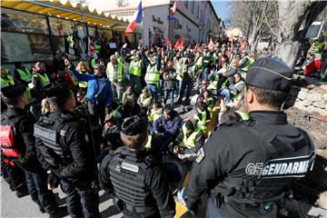 FRANCE MACRON YELLOW VESTS