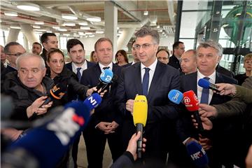 Premijer Plenković obišao novi putnički terminal u luci Gaženica