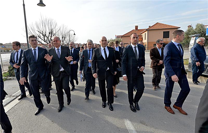 Premijer Plenković u Ninu obišao gradilište Donjeg mosta