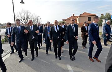 Premijer Plenković u Ninu na gradilištu Donjeg mosta i početku radova na sustavu vodovoda 