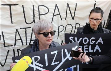 Protest Ženske mreže "Tražimo siguran i besplatan pobačaj u svim bolnicama!"