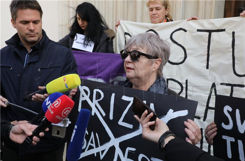 Protest Ženske mreže "Tražimo siguran i besplatan pobačaj u svim bolnicama!"