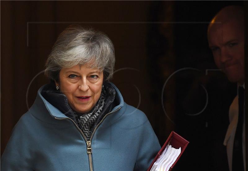 Theresa May traži od EU "dodatni napor"