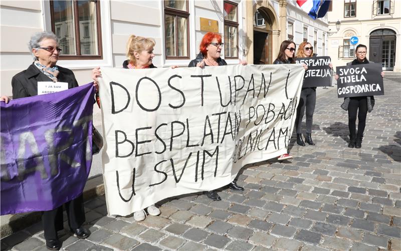 Peaceful protest for safe and free abortion held outside Government House 