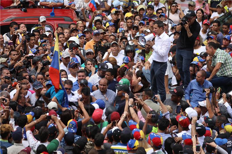 Guaido pozvao Venezuelce da dođu na masovne prosvjede u Caracas