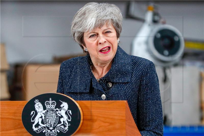 Brexit: Novi problemi za Theresu May