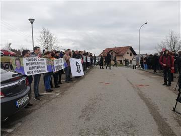 Banja Luka: Okupljanje građana uoči ekshumacije posmrtnih ostataka Davida Dragičevića