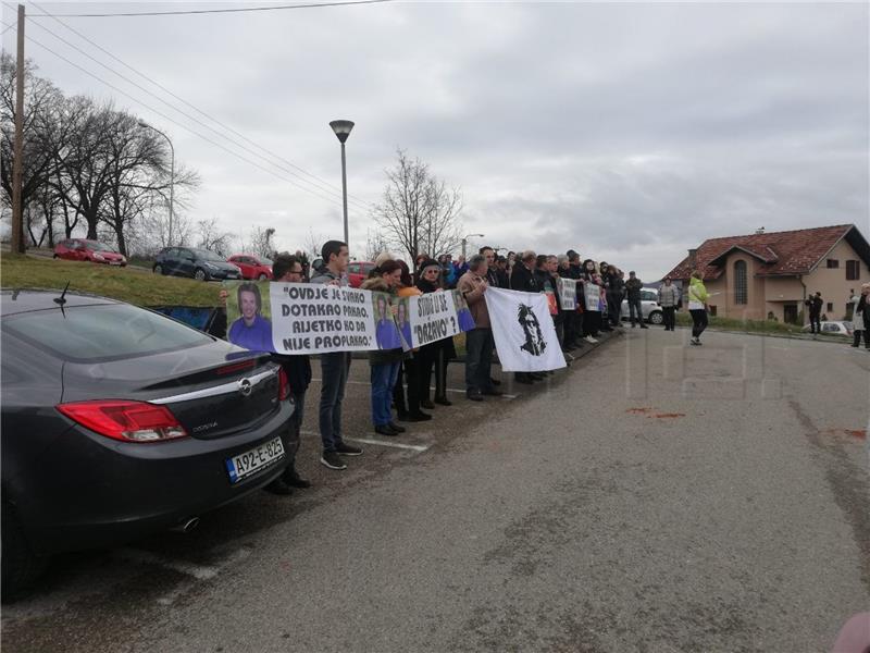 Banja Luka: Okupljanje građana uoči ekshumacije posmrtnih ostataka Davida Dragičevića