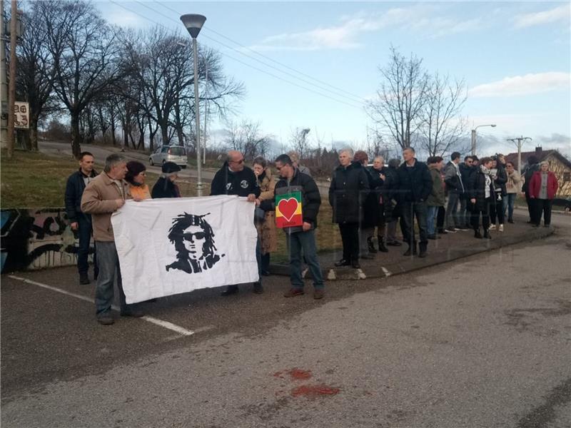 Banja Luka: Okupljanje građana uoči ekshumacije posmrtnih ostataka Davida Dragičevića