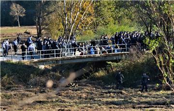 Jedan policajac otpušten, a još dvojica na disciplinskom zbog snimanja migranata koji uzvikuju 'Dinamo'