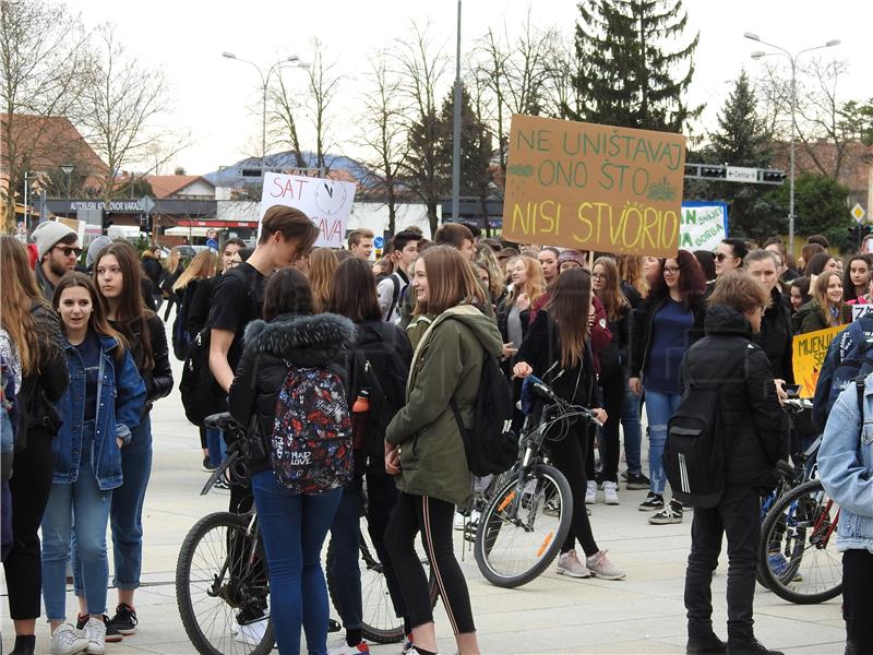 Globalni prosvjed učenika pod nazivom "Petkom za budućnost" u Varaždinu